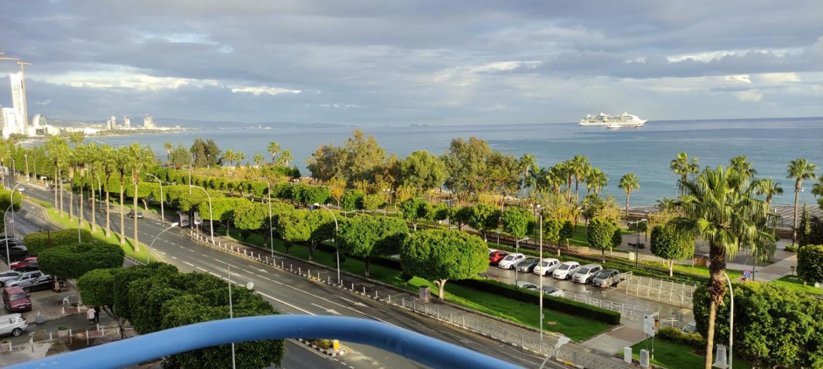 Sea Front & City Center, Amazing Sea View Лимасол Экстерьер фото