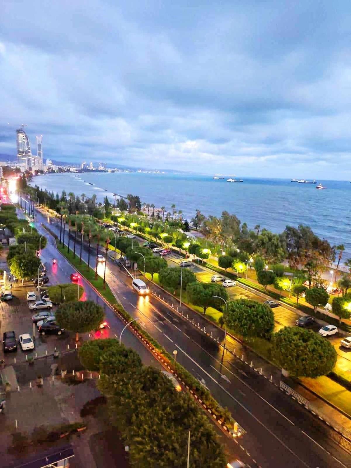 Sea Front & City Center, Amazing Sea View Лимасол Экстерьер фото